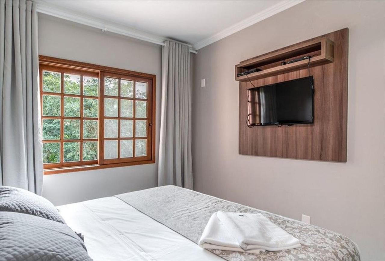 Apartment with Lake View,1002681396:JPEG