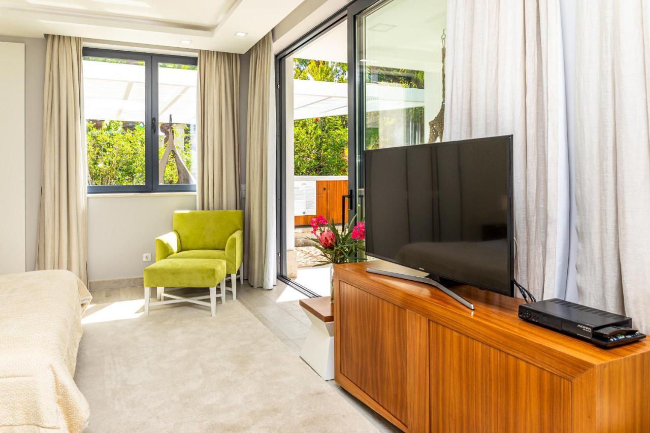 Deluxe Two-Bedroom Apartment Garden
