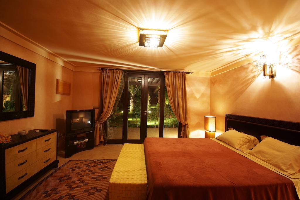Six-Bedroom Villa,114860459:JPEG