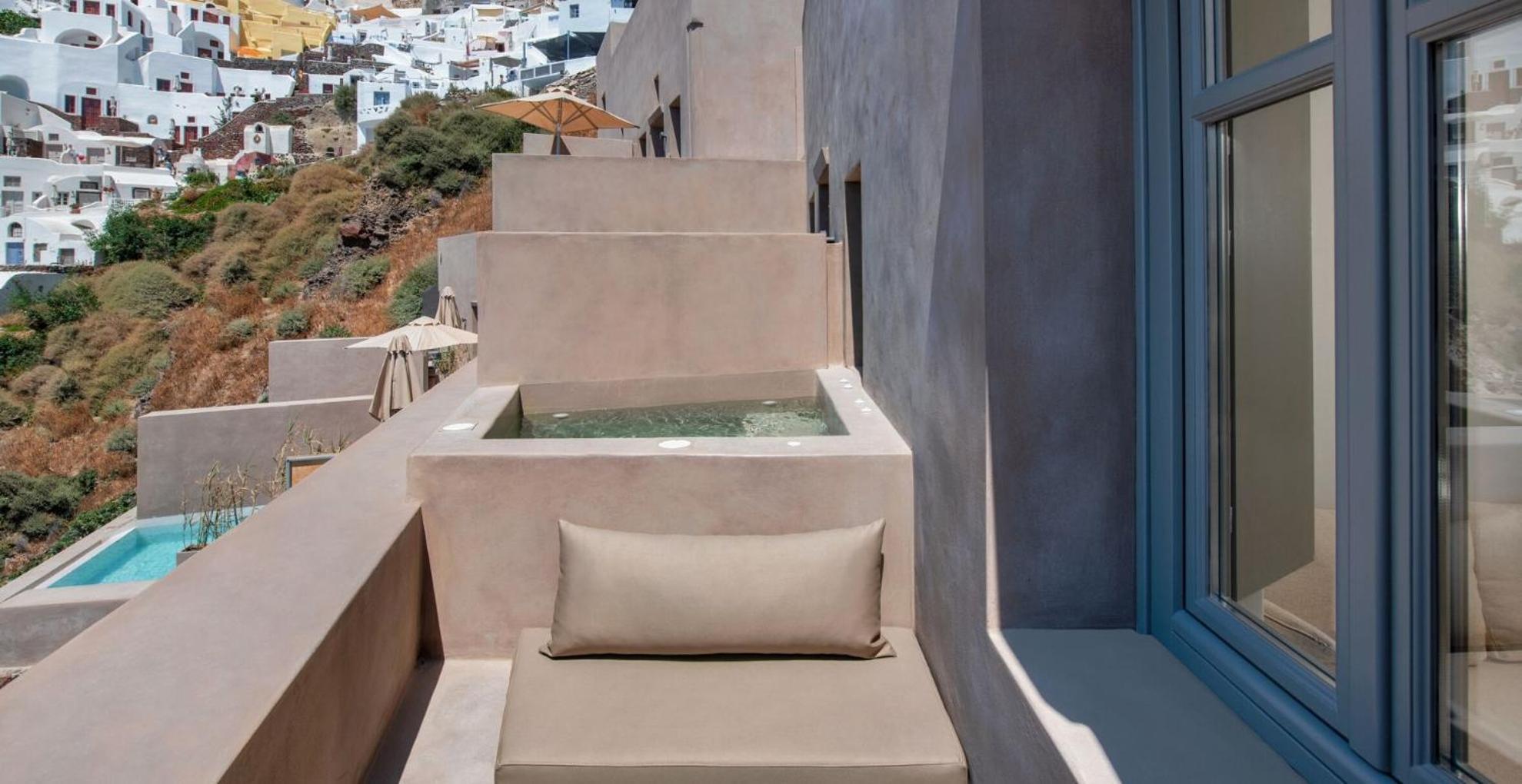 Superior Jetted tub Suite Sea View