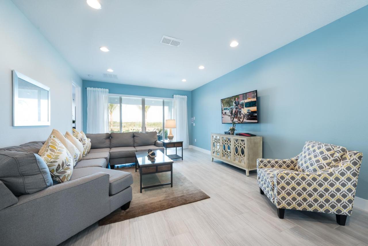 Six-Bedroom House,1292587930:JPEG