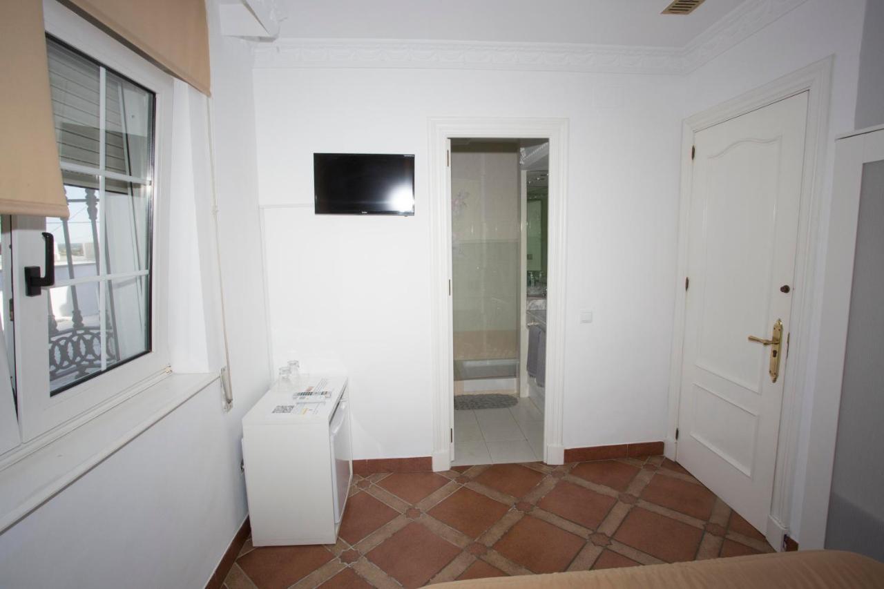 Twin Room Private Bathroom