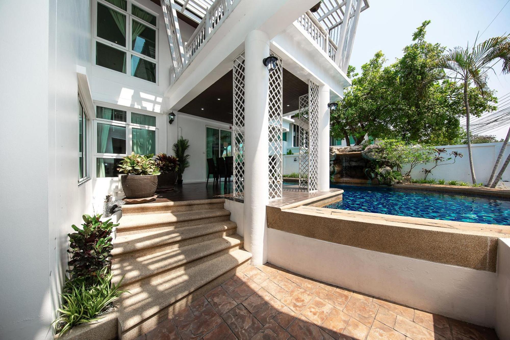 Six-Bedroom Villa Private Pool