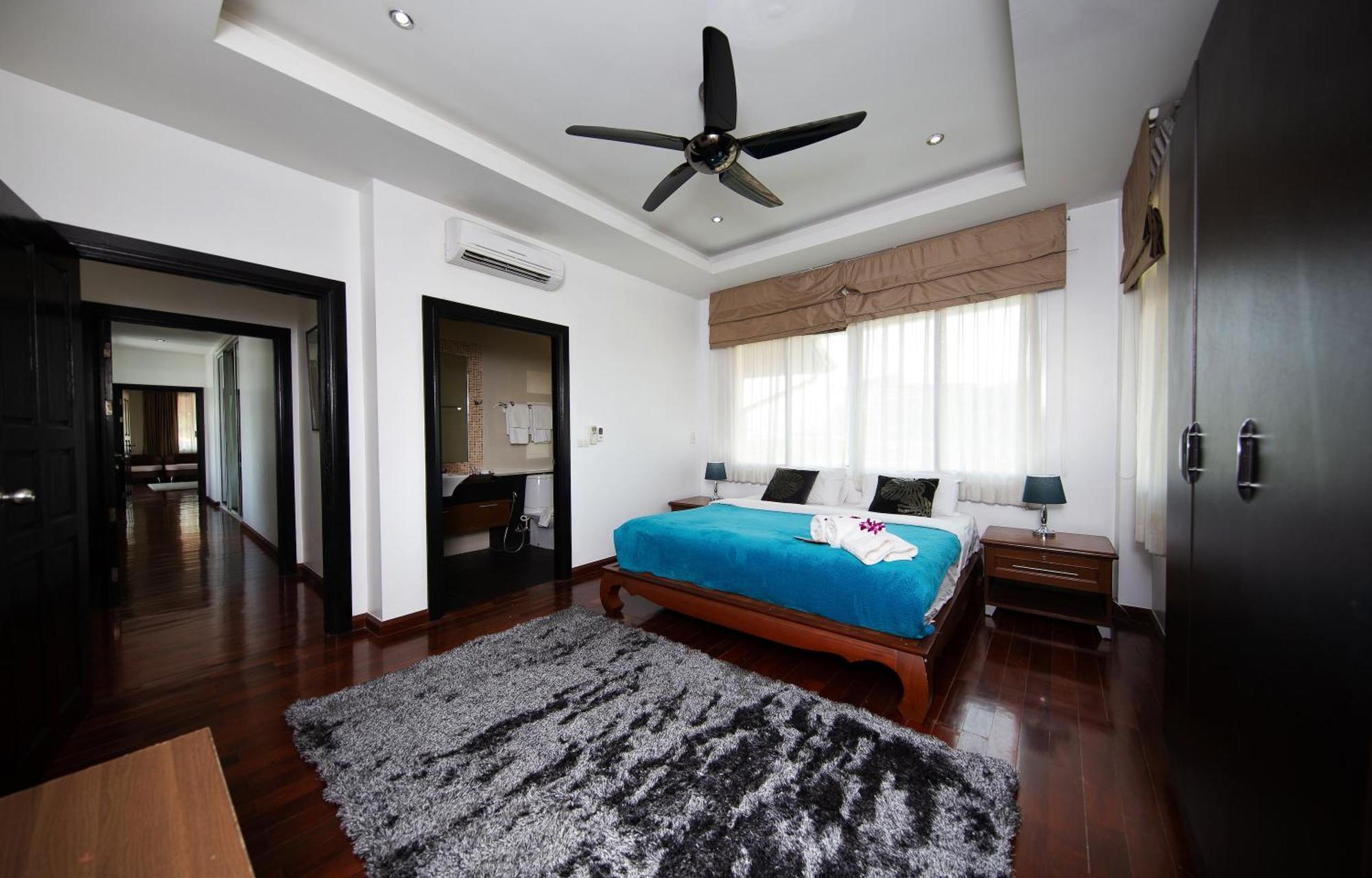 Six-Bedroom Villa Private Pool