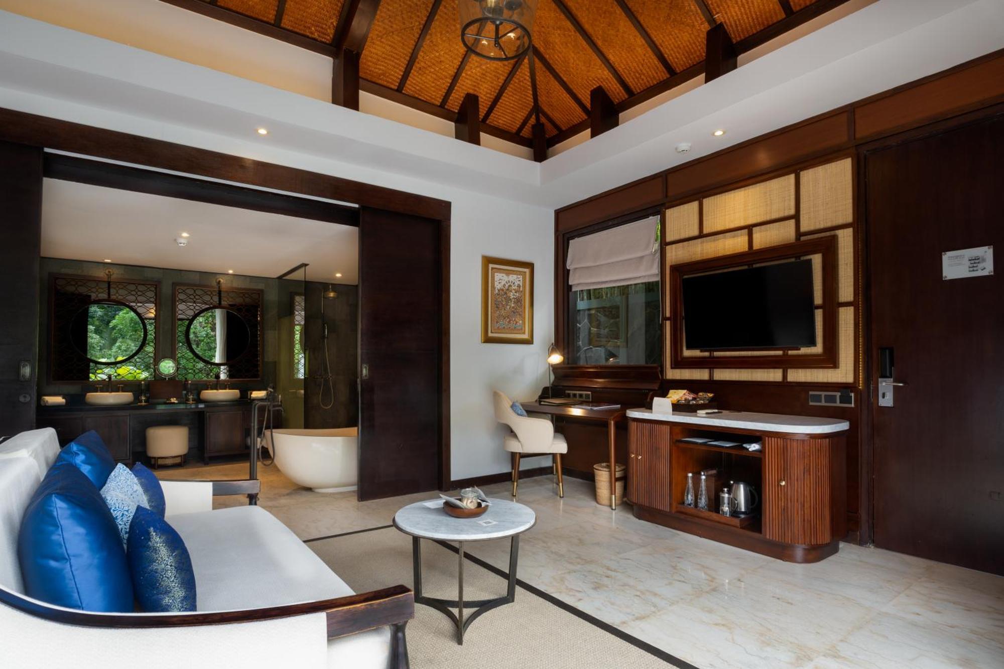Deluxe Junge Villa Private Heated Pool Complimentary One-time Floating Daily Usage Steam Sauna Ice Bath