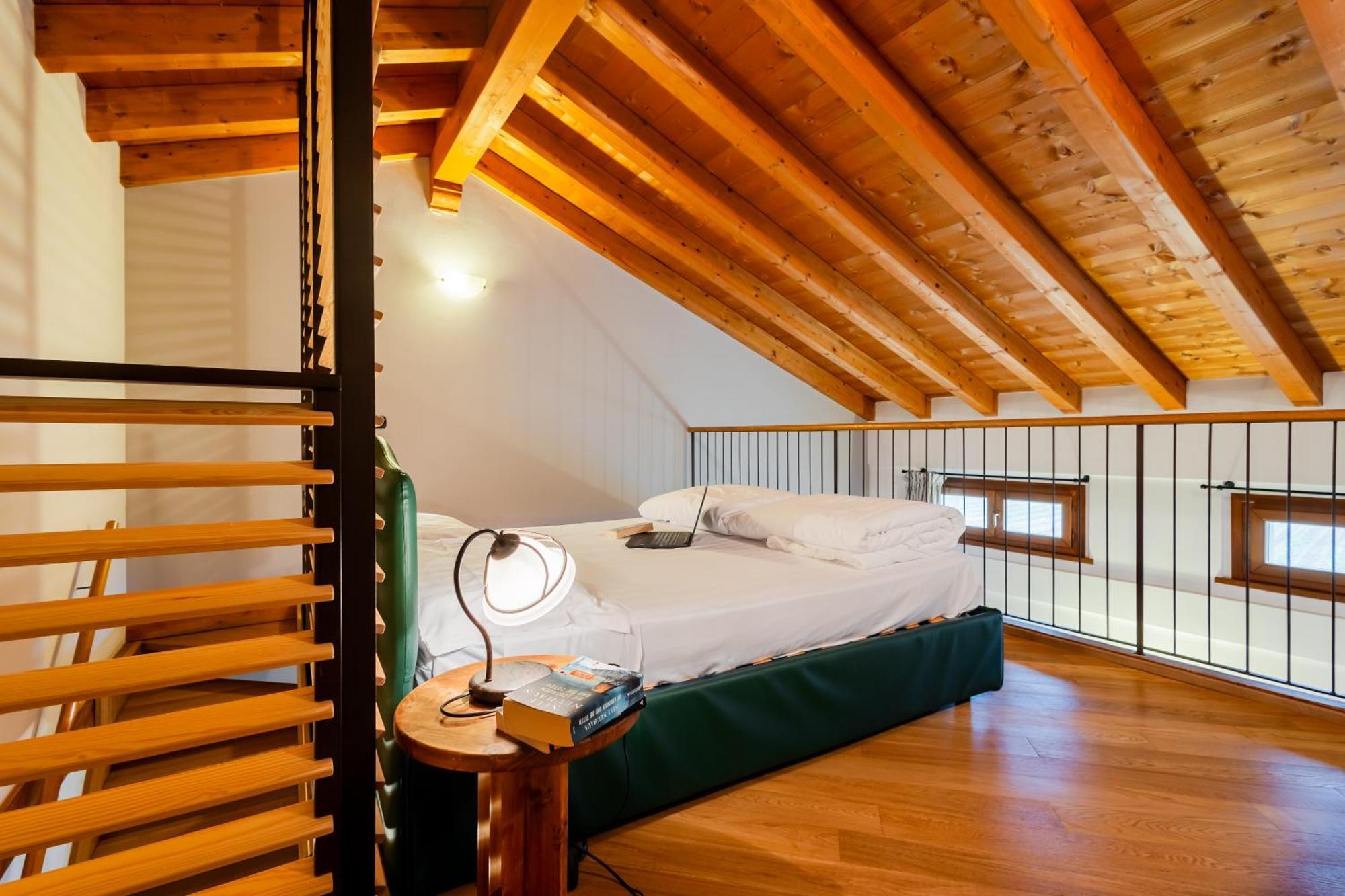 Studio Split Level Annex