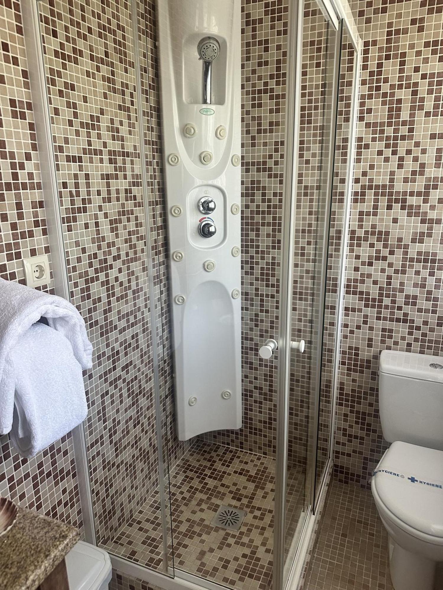 Small Double Room,1669827331:JPEG
