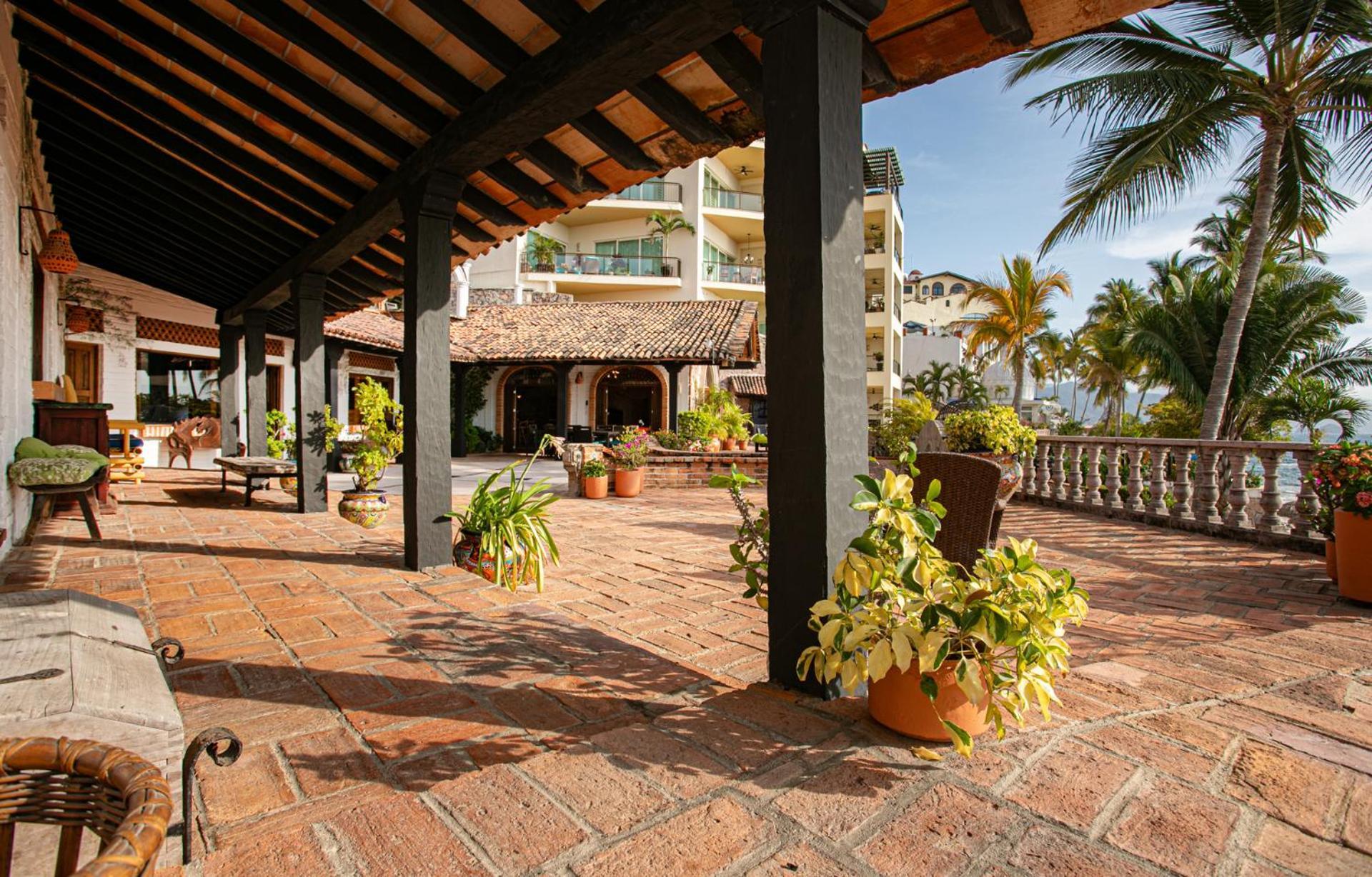 Five-Bedroom Villa Sea View