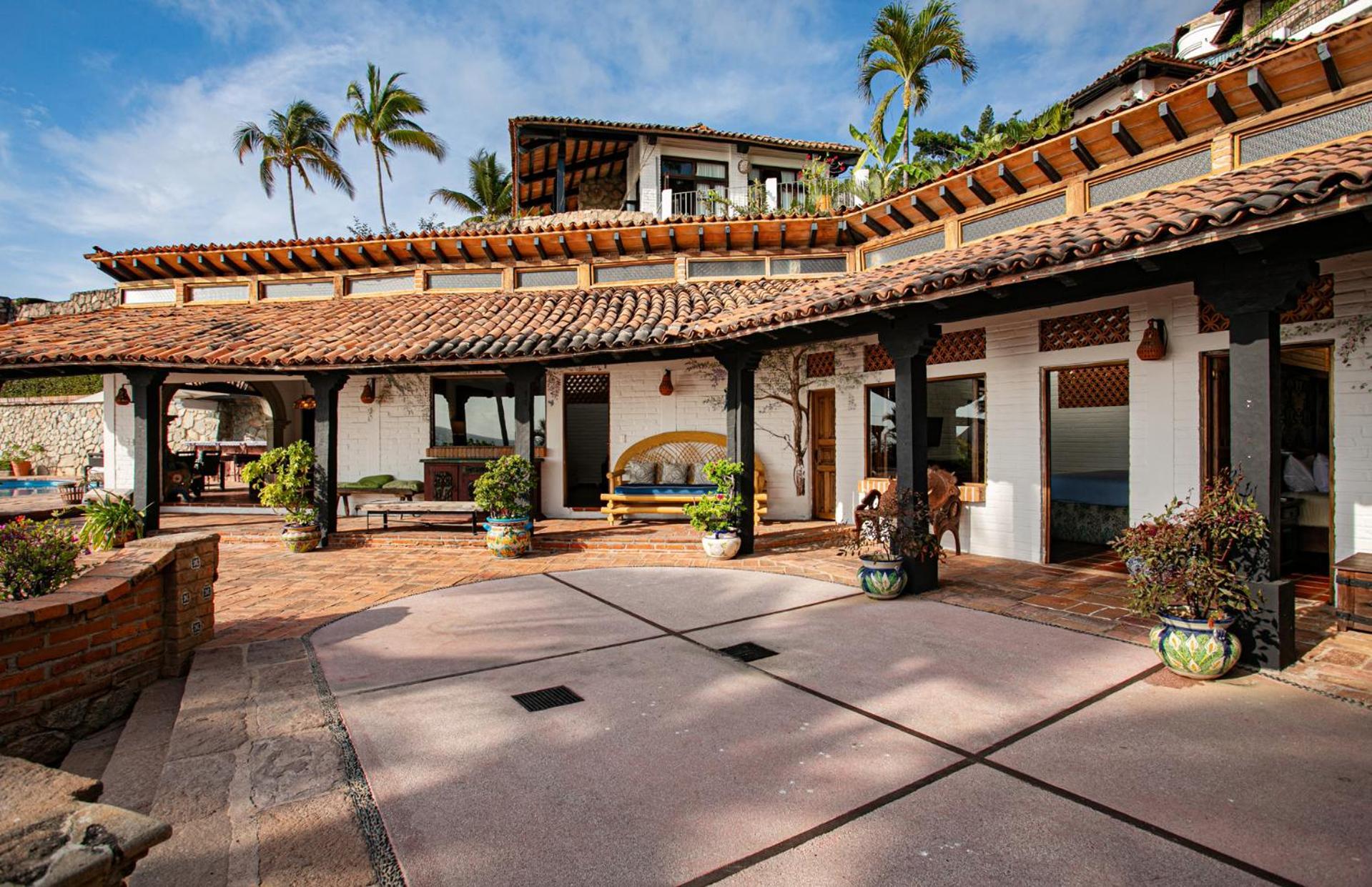 Five-Bedroom Villa Sea View