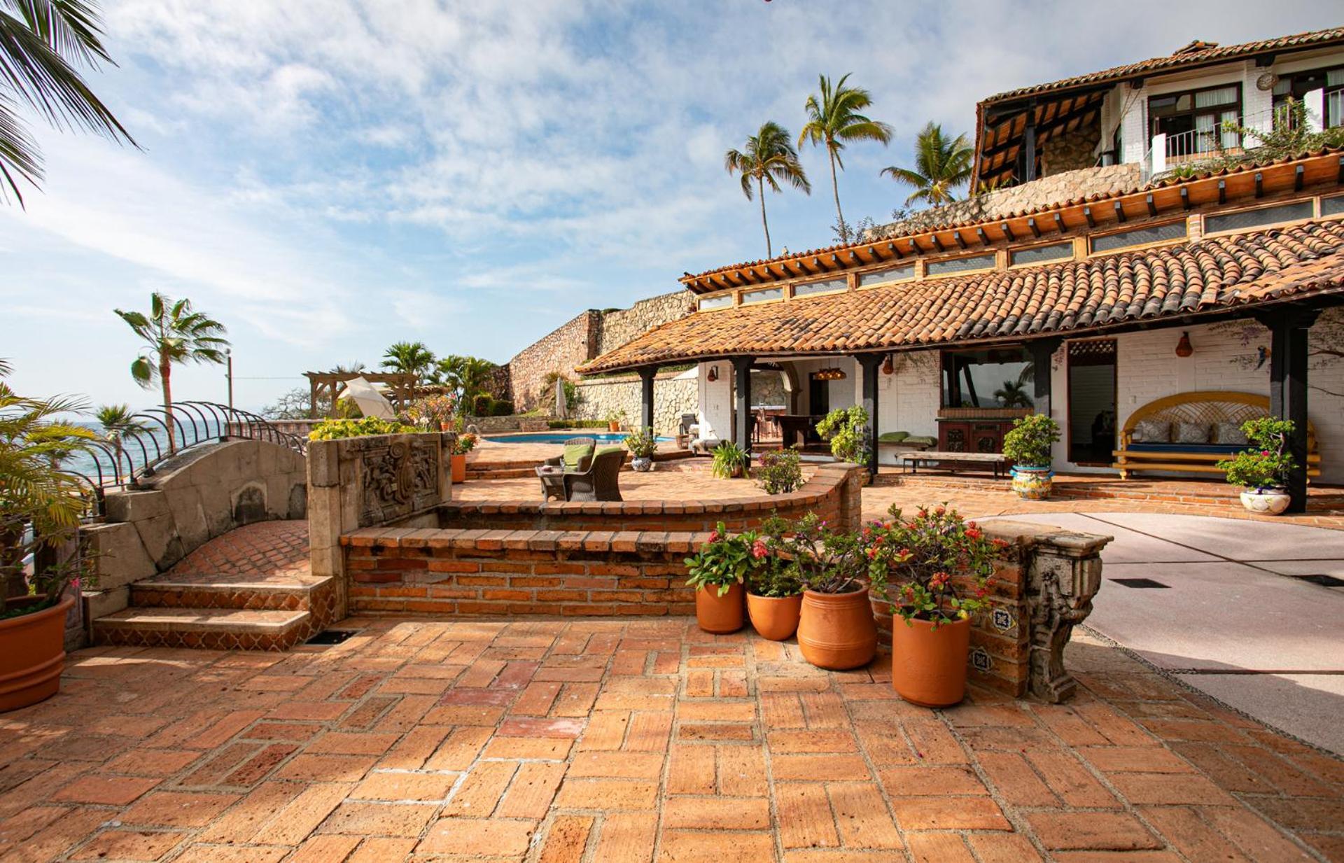 Five-Bedroom Villa Sea View