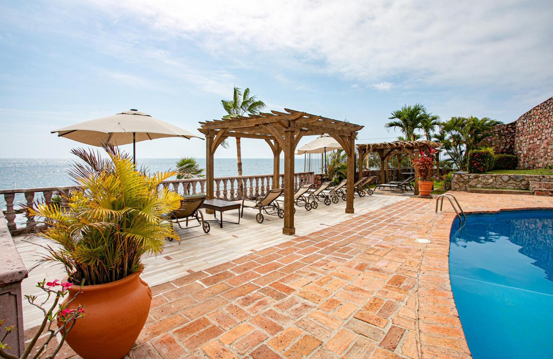 Five-Bedroom Villa Sea View