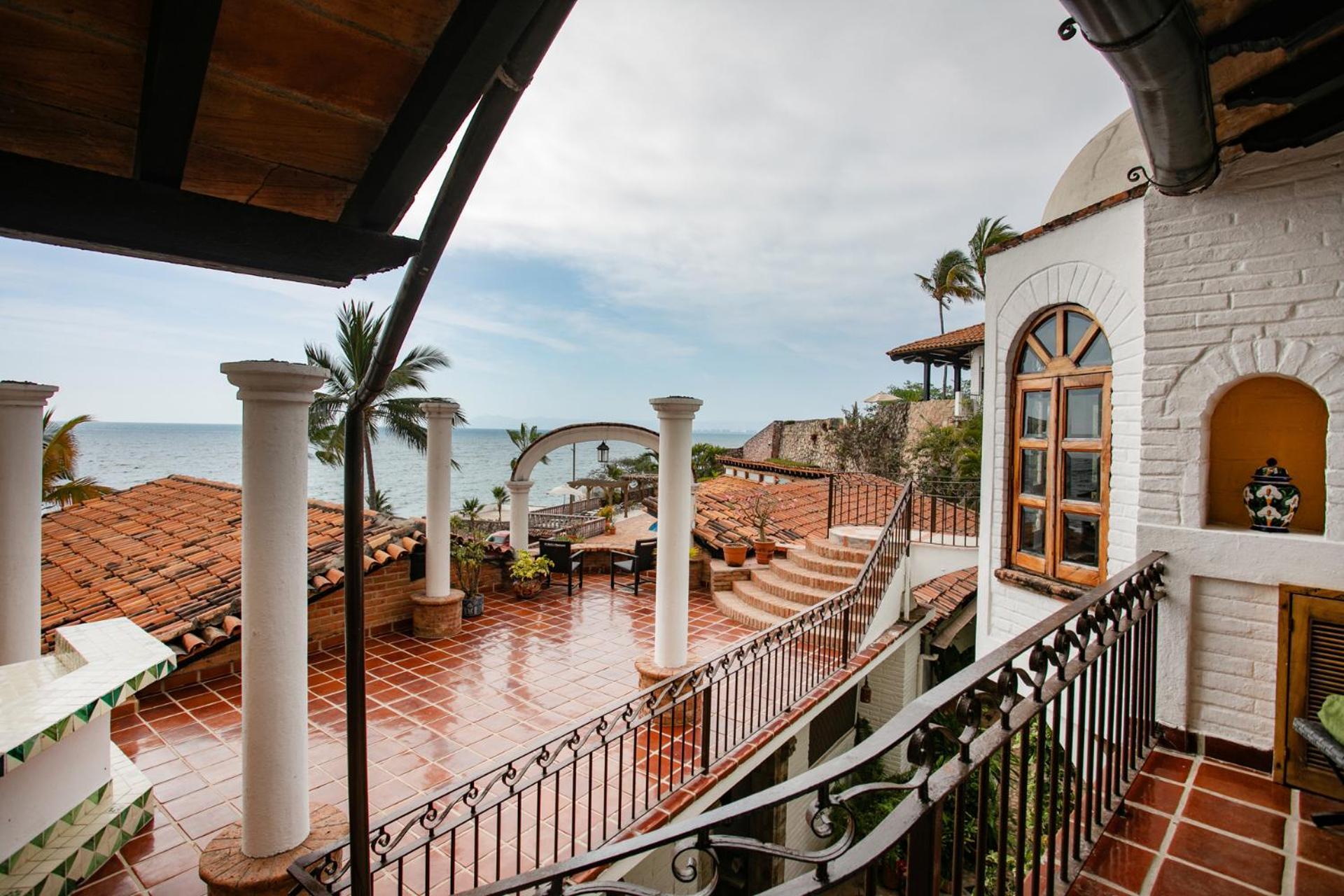 Five-Bedroom Villa Sea View