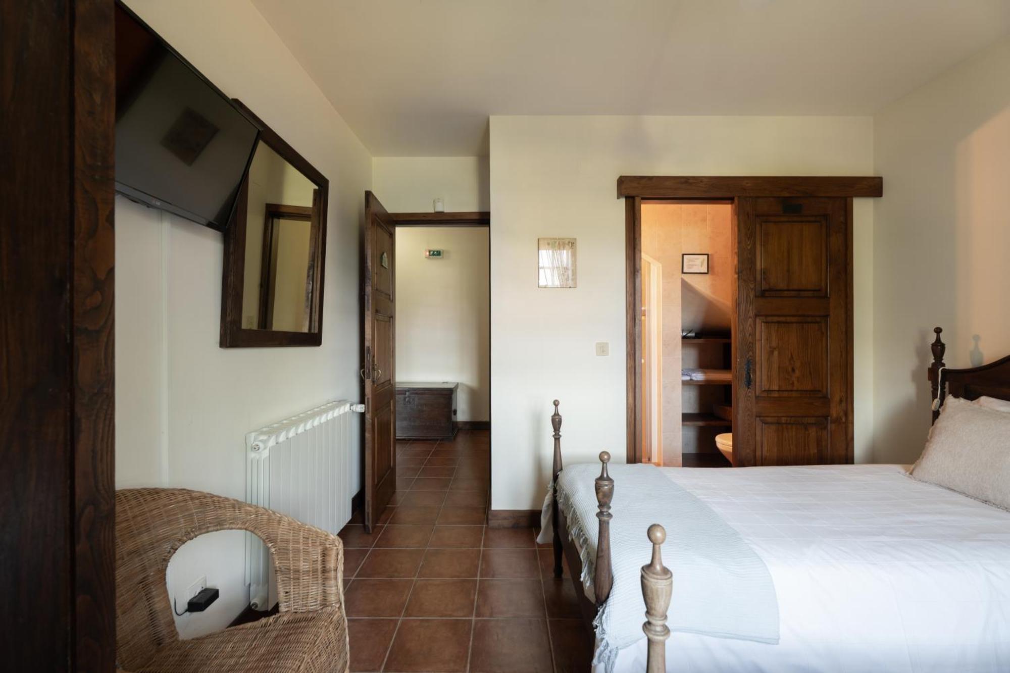 Twin Room,1717083403:JPEG