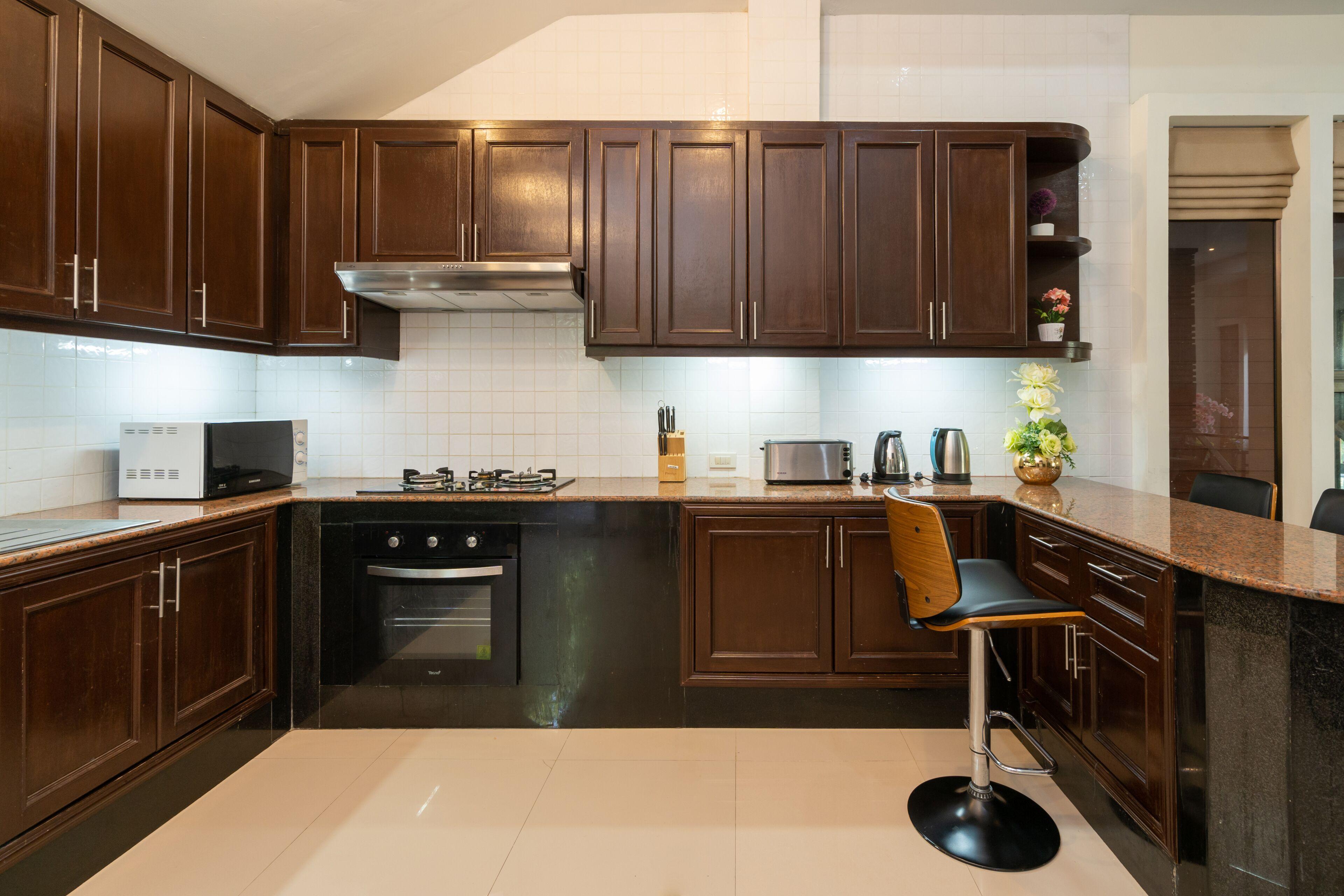 7 Bedroom Suite Private Pool Villa Bathtub airport pick up on food beverages