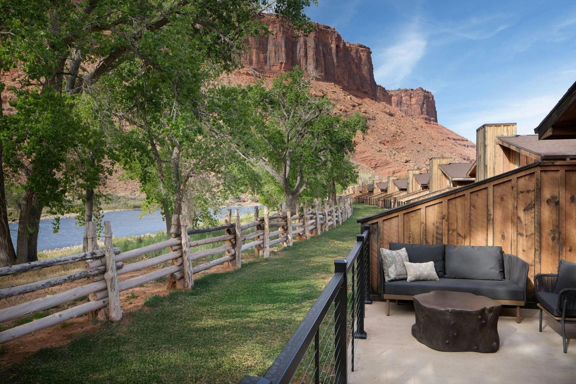 Deluxe Riverfront King Cabin Suite Sofa Bed