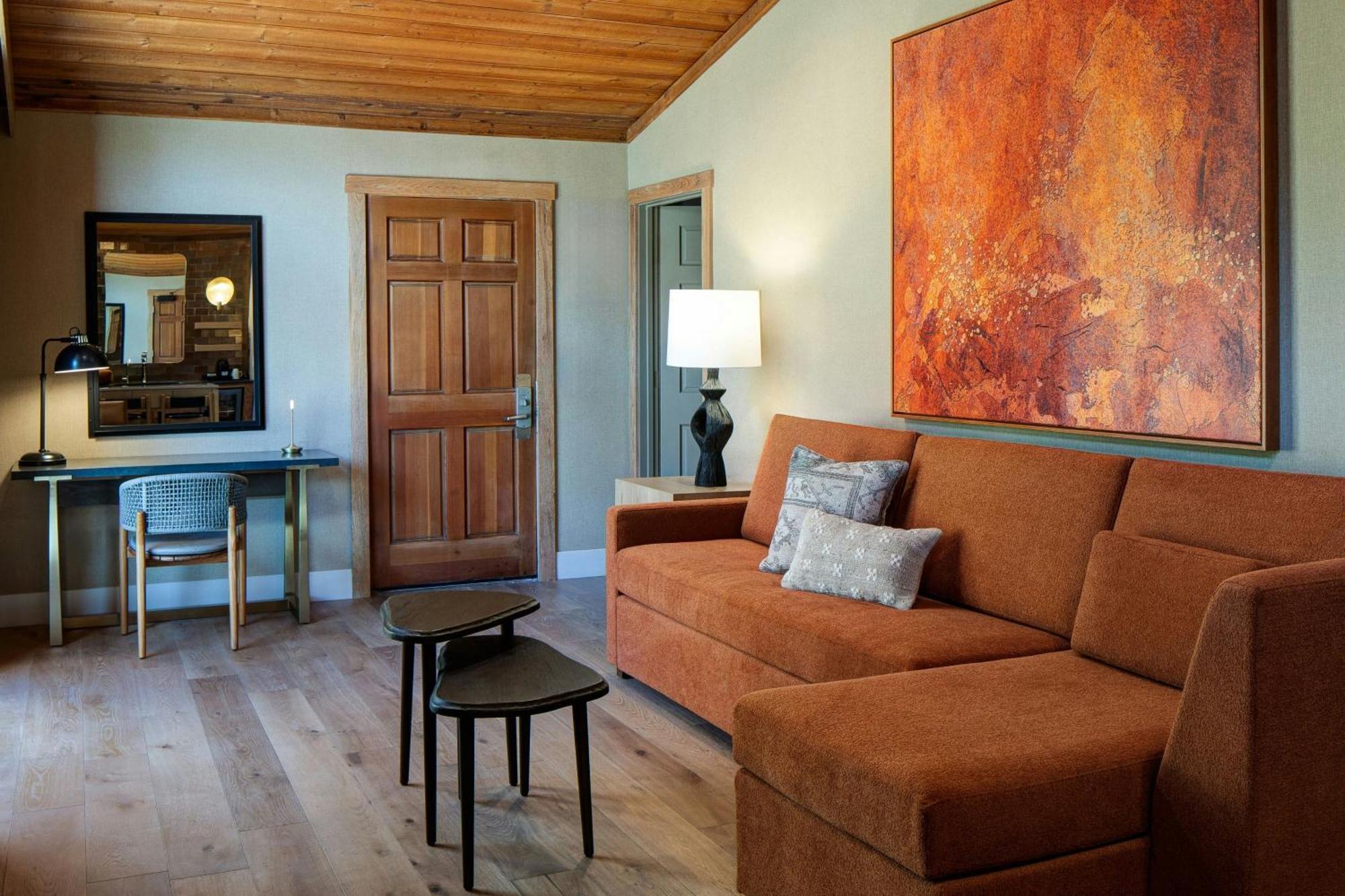 Riverfront Queen Cabin Two Bedroom Suite