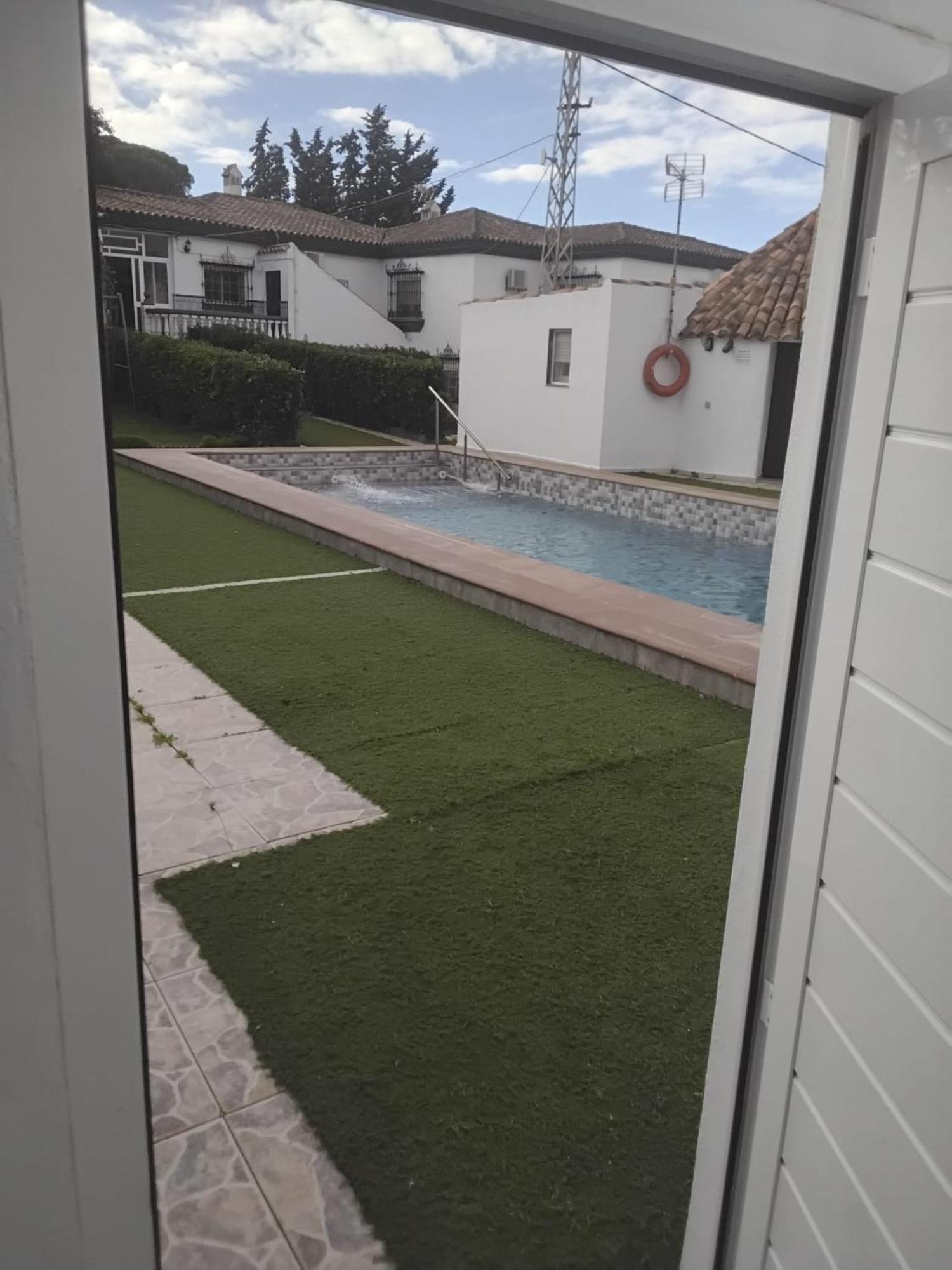 Studio Pool View