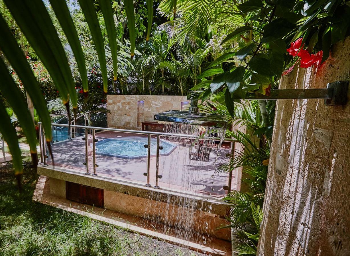 Villa de 6 dormitorios con bañera de hidromasaje - Frente a la playa