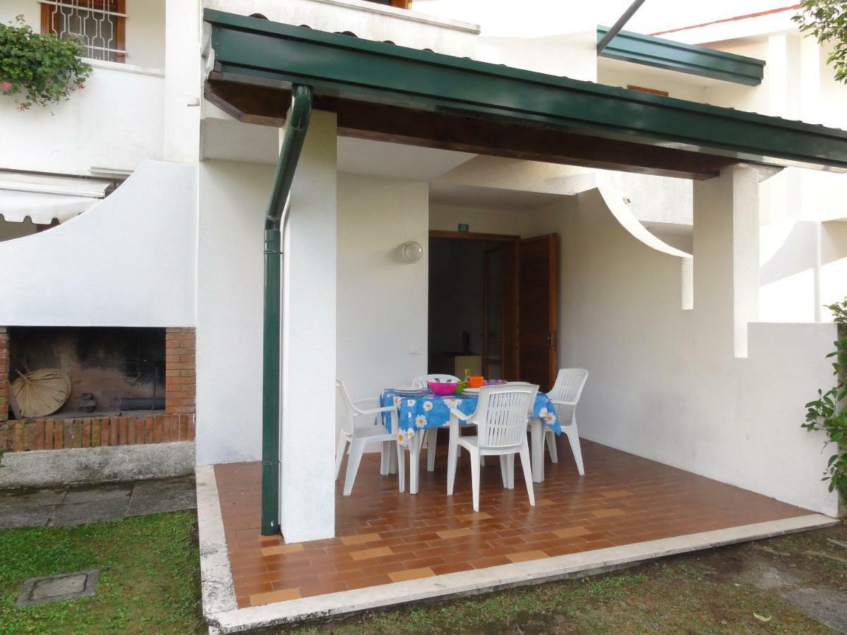 Two-Bedroom House,1035676459:JPEG