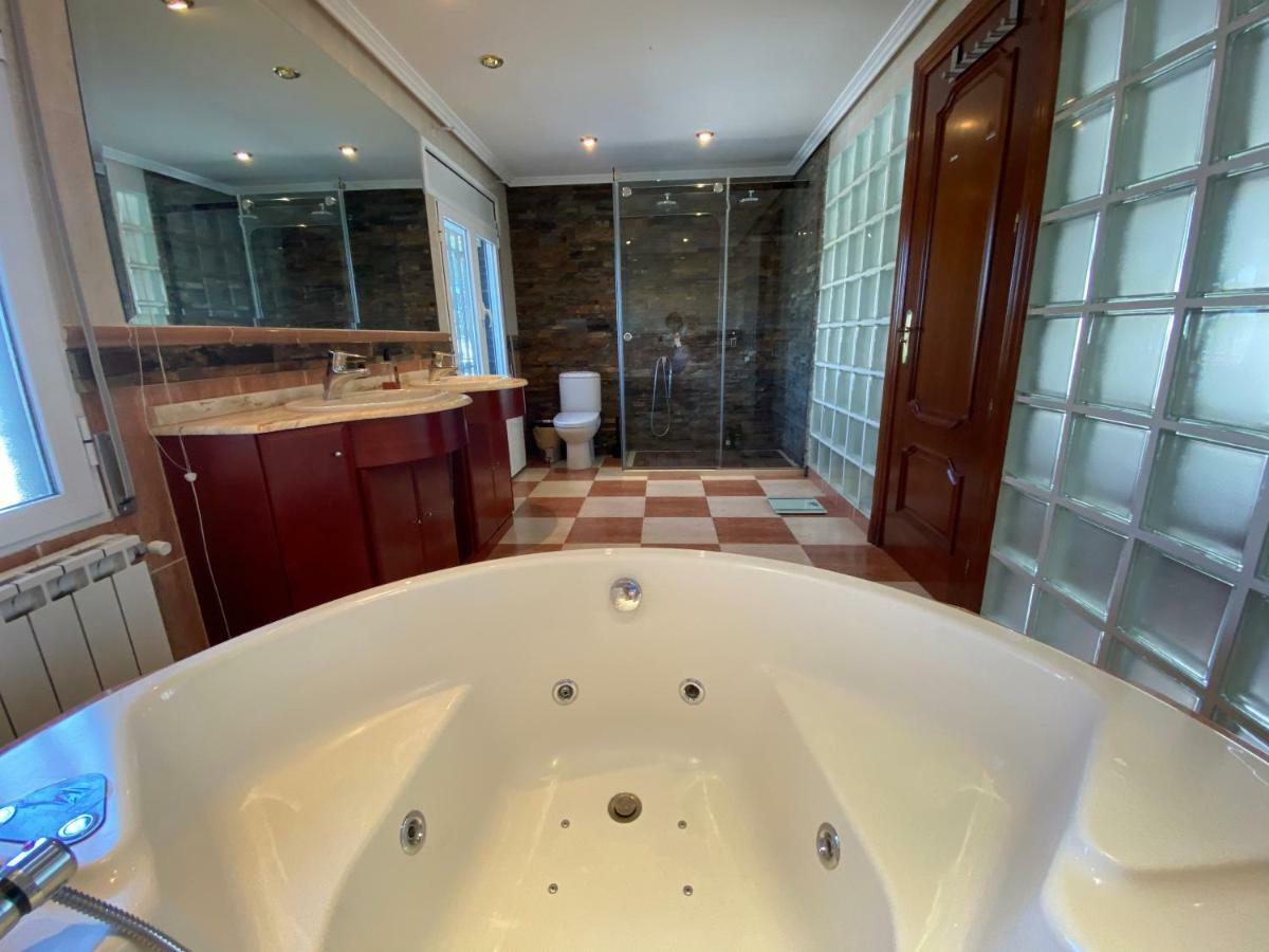 Villa with Private Pool,912310411:JPEG