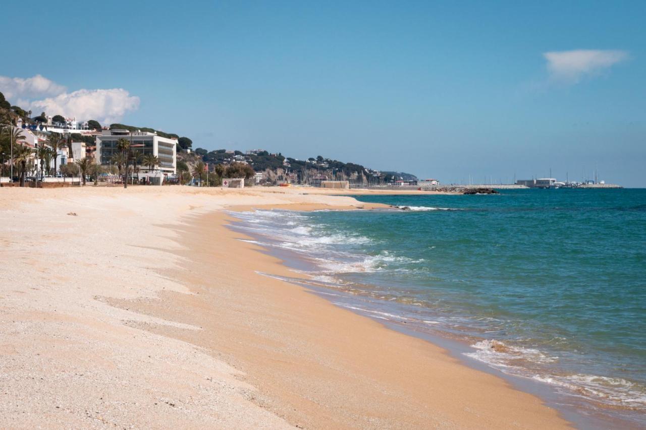 Five-Bedroom House,918867391:JPEG