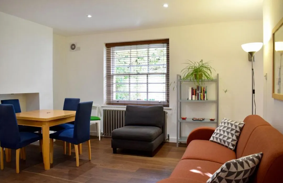 Charming 2 Bedroom Apartment In Kentish Town-1