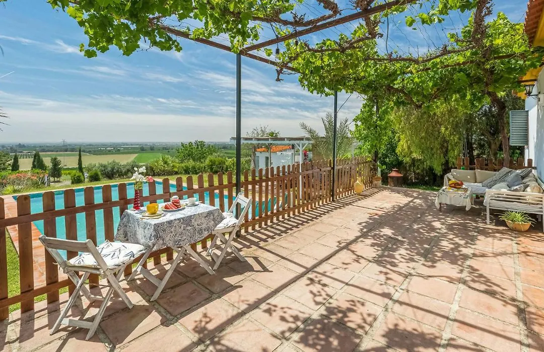 Awesome Home In Sevilla With 4 Bedrooms, Wifi And Outdoor Swimming Pool-1