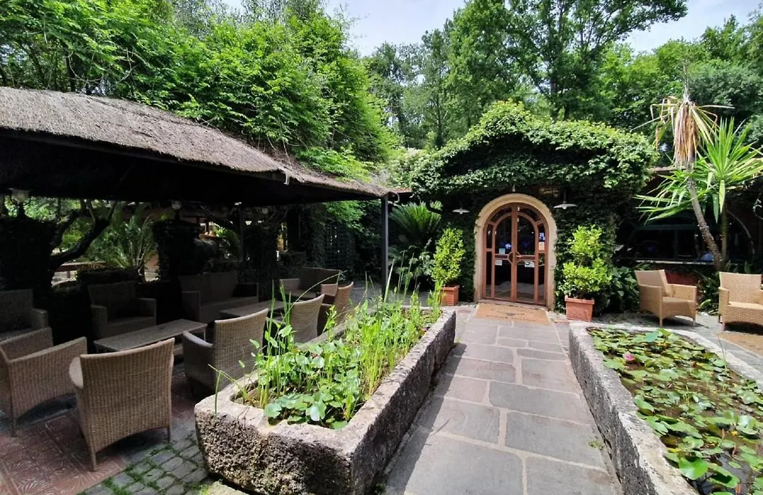Chalet Near Rome In A Park With Shared Swimming Pool-1