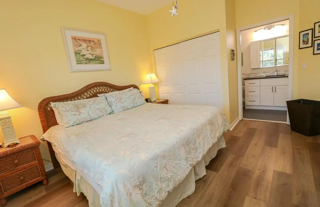 Ocean Village Club R35-1
