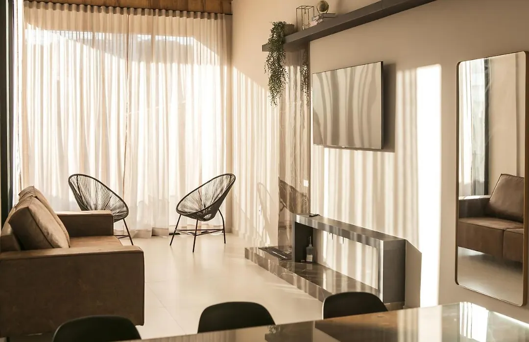 Casa Requinte, 4 suítes com Piscina Privativa, BC-1