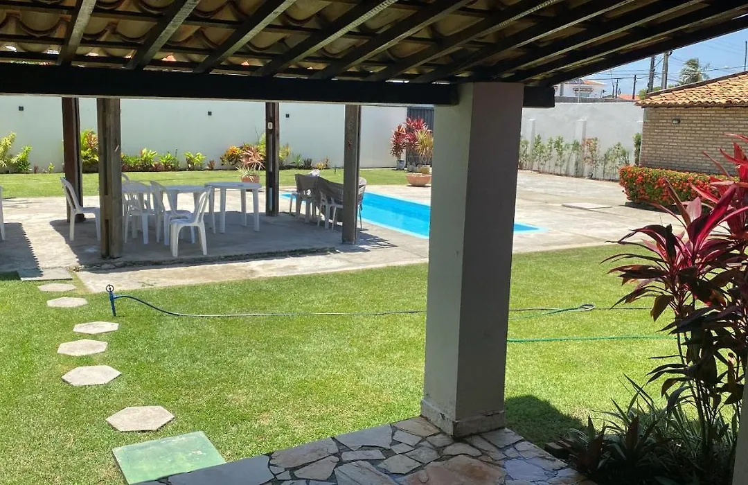 Casa aconchegante com piscina e muito espaço verde-1