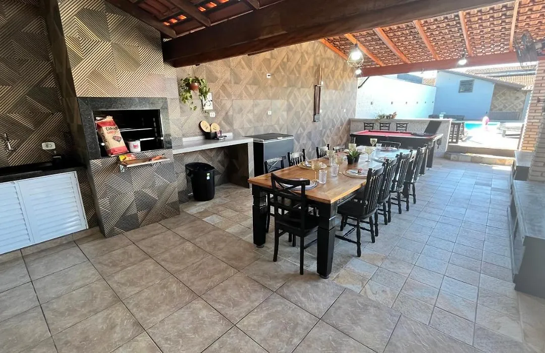 Casa com Piscina Grande e Hidro-1