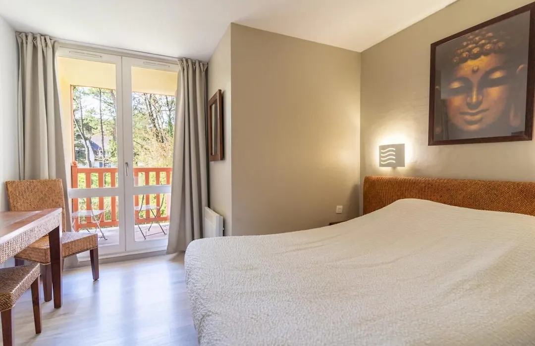 Appt 6 pers avec piscine couverte tennis et parking privé gratuit 117-1