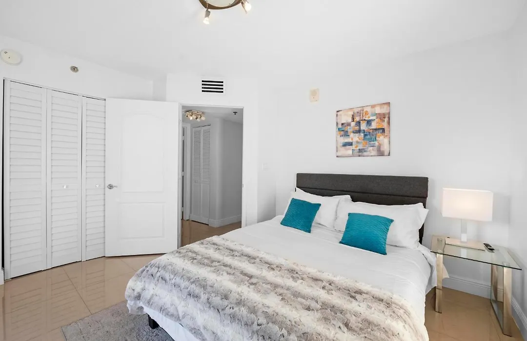 Bnb Hyperion - Luxe 3B Condo W City & Ocean Views-1
