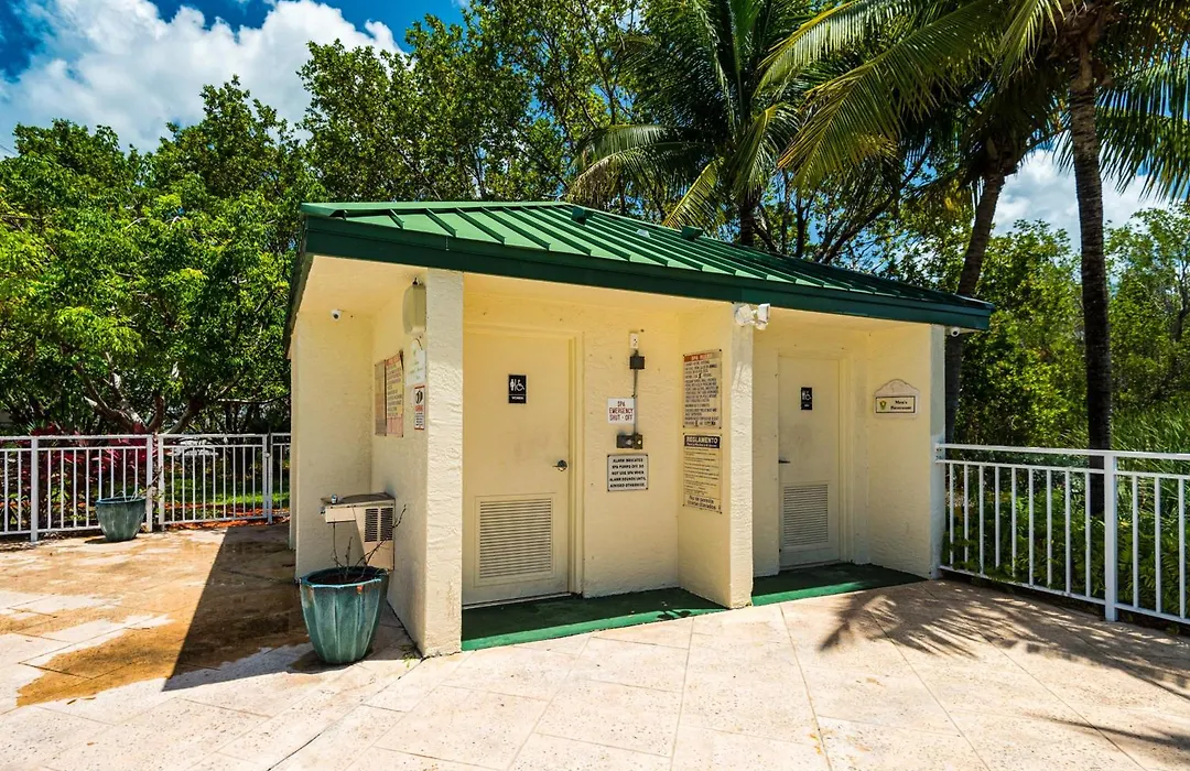 Sunrise Suites - Sea Breeze Suite 101-1