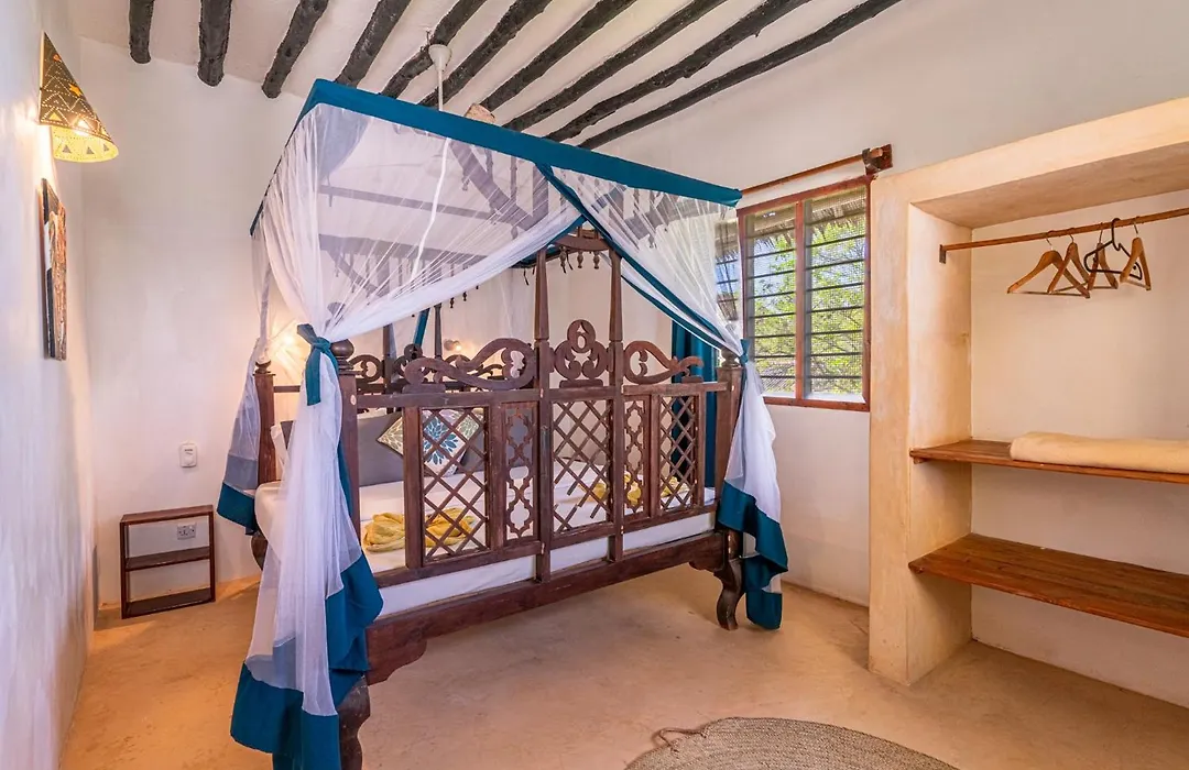 Red Monkey Beach Lodge-1