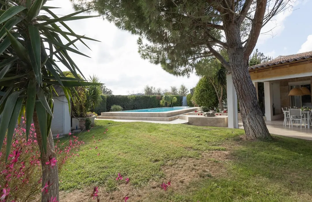 Magnificent Villa With Private Pool-1