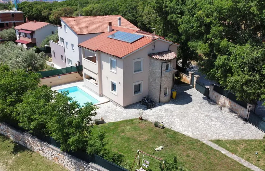 Family villa Oaza in Pula-1