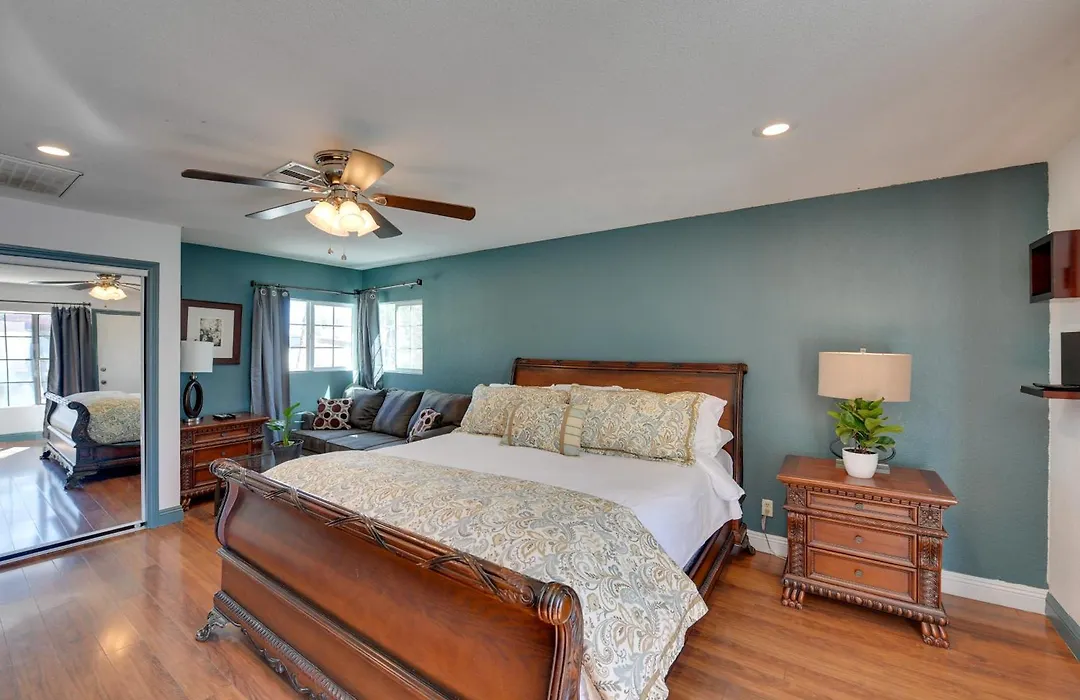 Elegant Home W/ Pool Table: 3 Mi To Vegas Strip!-1