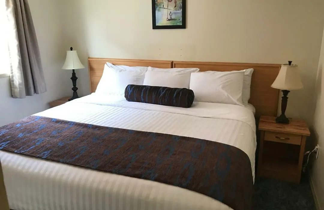 Slumberlodge Hotel-1