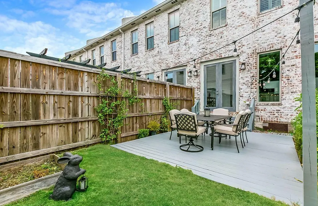 Modern, Spacious Townhouse With Luxury Amenities-1
