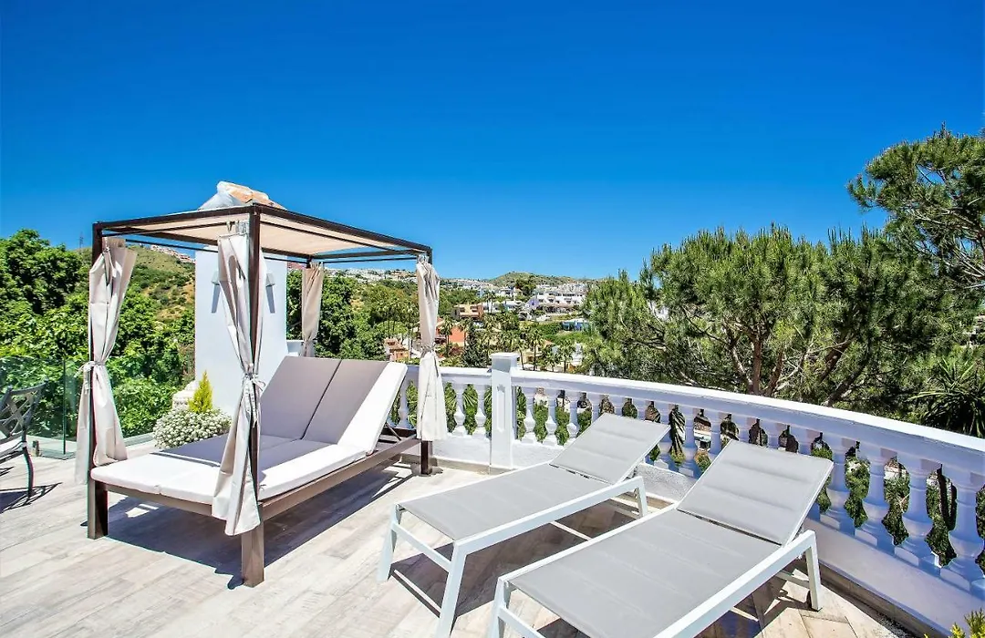 Luxury Villa With Swimming Pool And Jacuzzi-1