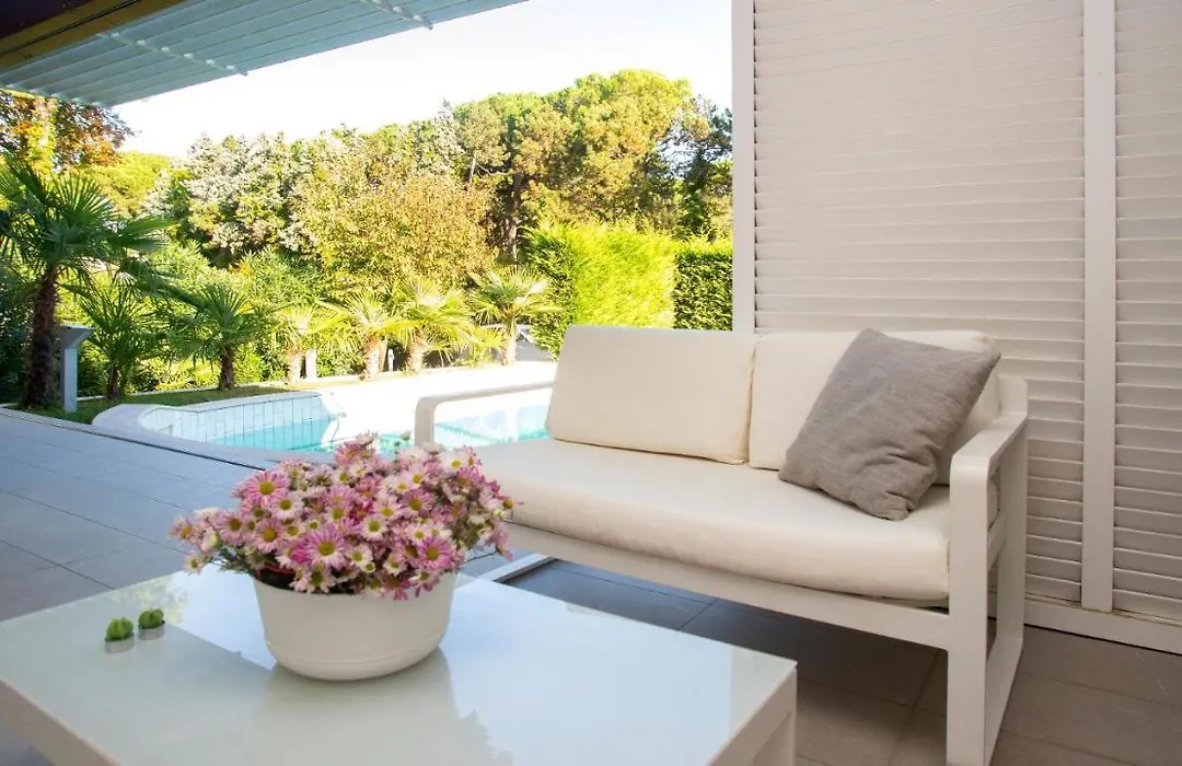 Villa Riva Beachfront-1