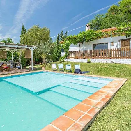 Awesome Home In Sevilla With 4 Bedrooms, Wifi And Outdoor Swimming Pool-3