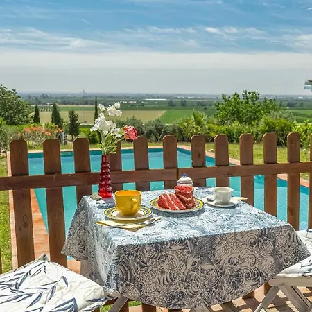 Awesome Home In Sevilla With 4 Bedrooms, Wifi And Outdoor Swimming Pool-2