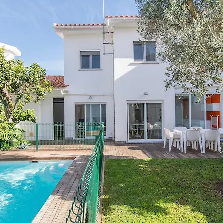 Lovely Villa With 3 Bedrooms And Swimming Pool-2