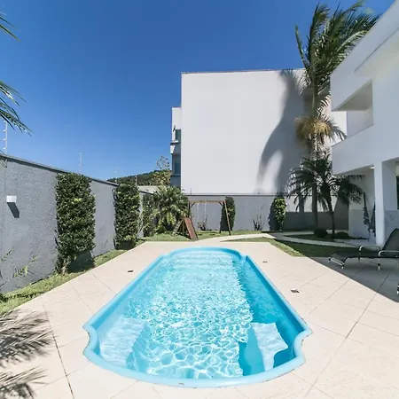 Casa de Praia Exclusiva, 3 Suítes com Piscina Privativa, BC-2