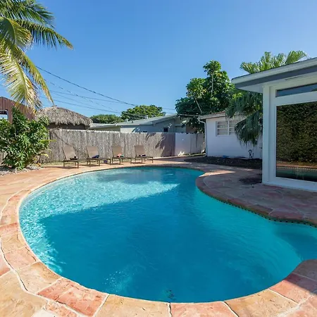 Exquisite Miami Villa - 5 Bedrooms, 2 Bathrooms, And A Grand Pool-3