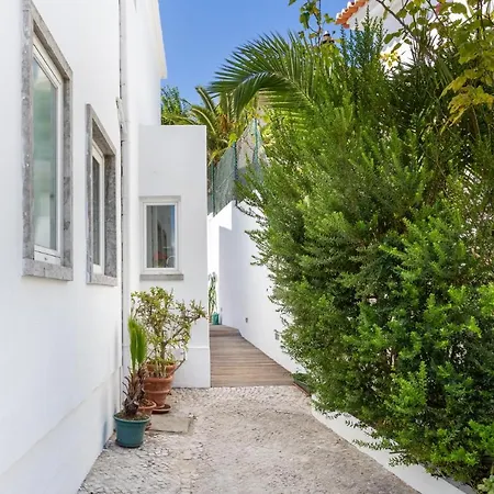 Family Villa In Lisbon ,Heated Pool ,Elevator,Parking,6 Bedrooms,Sleeps 14-2