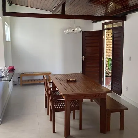 Casa aconchegante com piscina e muito espaço verde-3